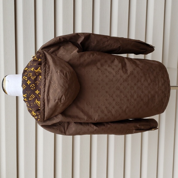 LOUIS VUITTON ICONIC LV MONOGRAM PARKA JACKET IN TECHNICAL TAFFETA - Picture 9 of 14